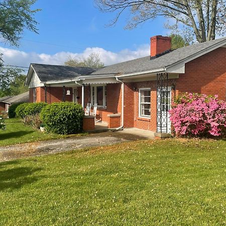 Villa The Bourbon & Horse Country Epicenter Frankfort Exterior foto