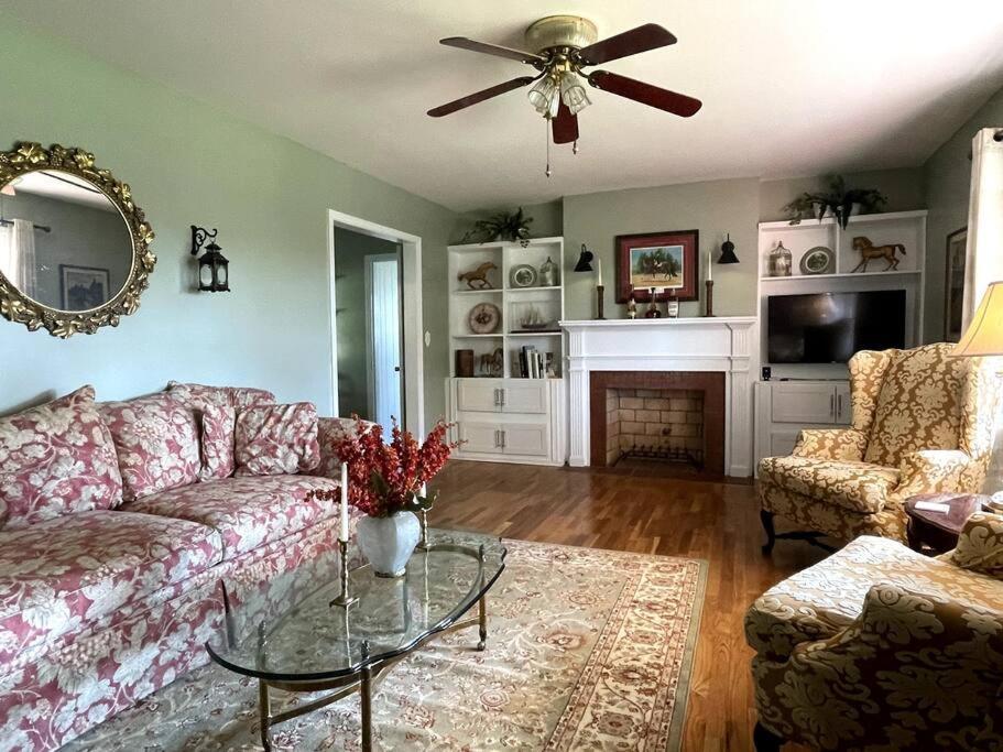 Villa The Bourbon & Horse Country Epicenter Frankfort Exterior foto